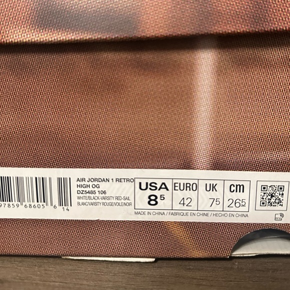 Jordan 1 Retro High ‘Black Toe Reimagined’ Size 8.5 - Picture 12 of 12